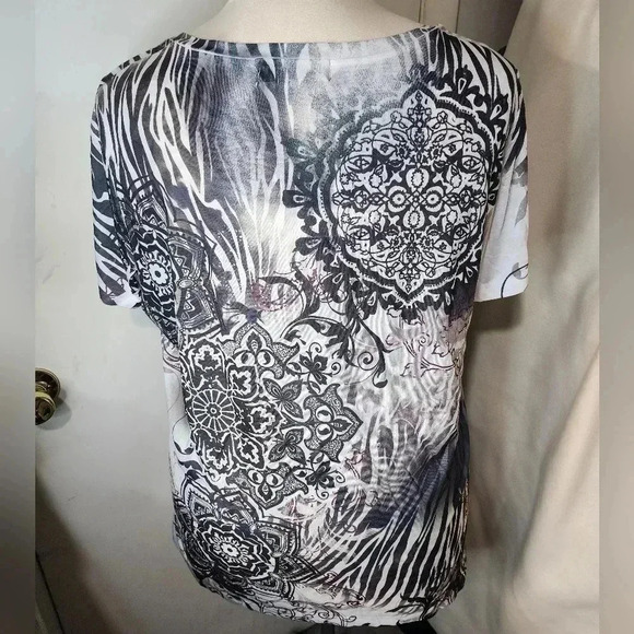 Appreciate Behavior Gray Black With Studs Design Short Sleeve Top Plus Size 3X - Picture 3 of 8